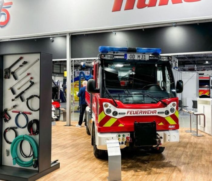 Highlight am Hako-Messestand: der Multicar M31 in feuerwehrrot (Foto: Hako GmbH)