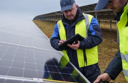 Erfolgreiche Abnahme des Solarparks Südeifel durch TÜV (Foto: TÜV Rheinland)